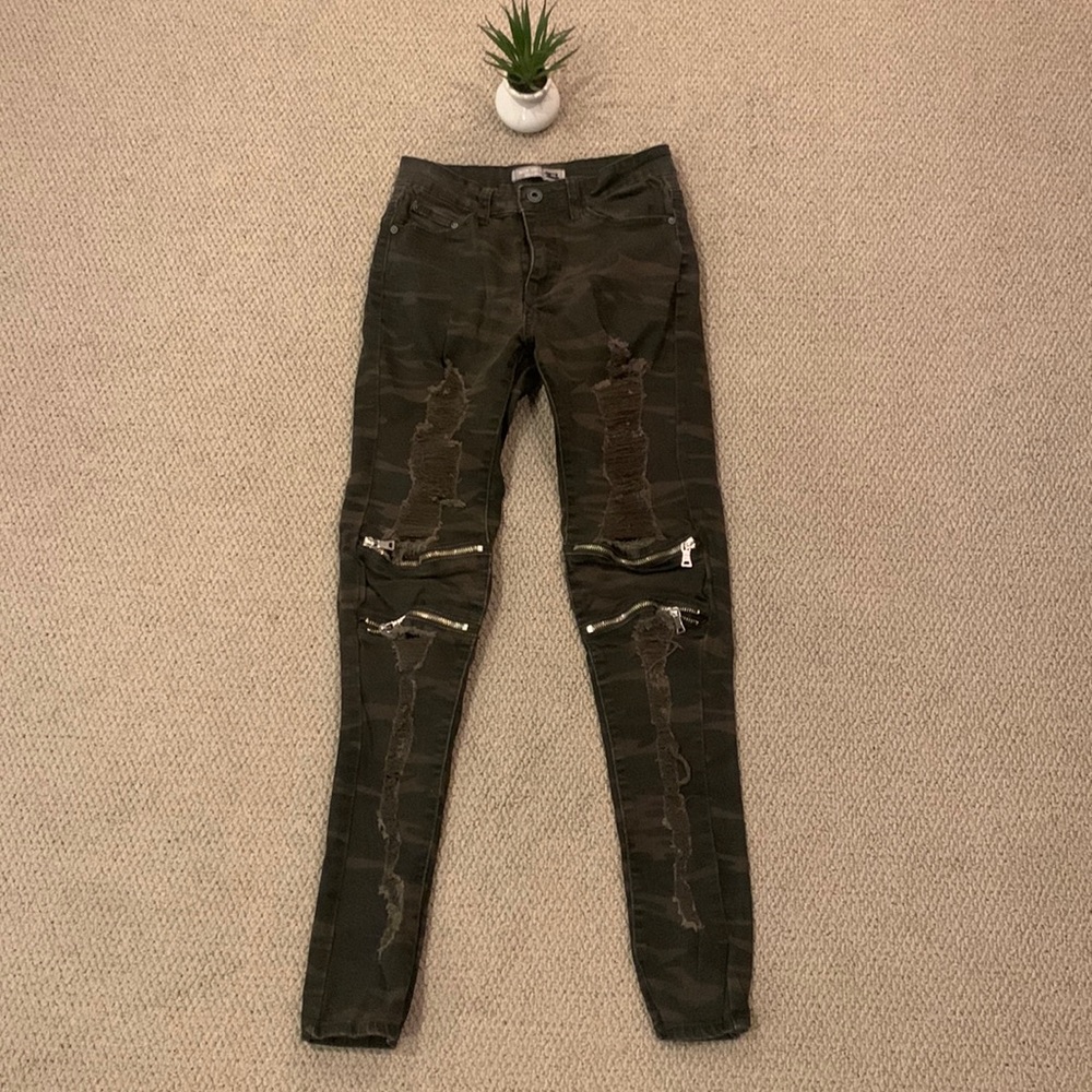 🌹VINTAGE Blue Topic • Denim Collection Distressed Camouflaged Skinny Jeans •